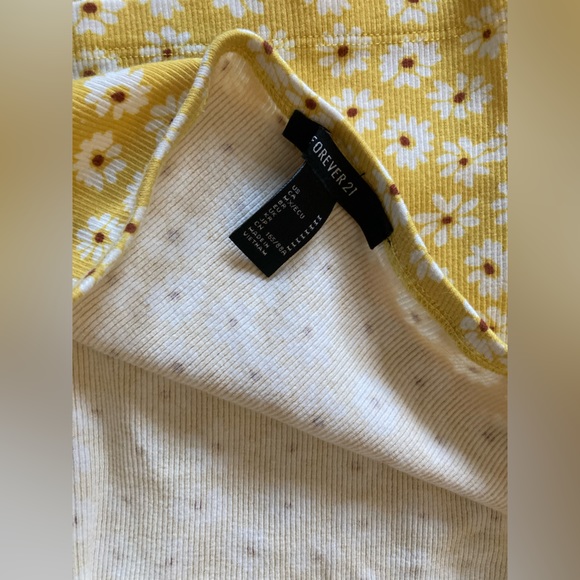 5/$30 Ditsy daisy yellow cropped tube top size medium summer - Picture 3 of 4